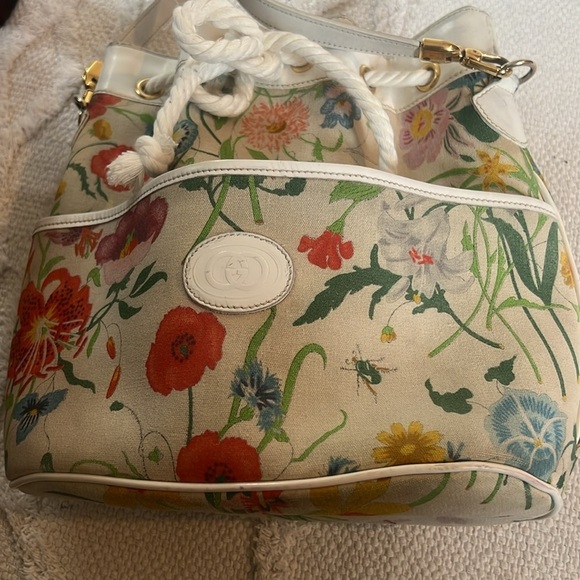 Gucci 🌷Vintage Gucci Flora Bucket crossbody with removable strap - Picture 3 of 11